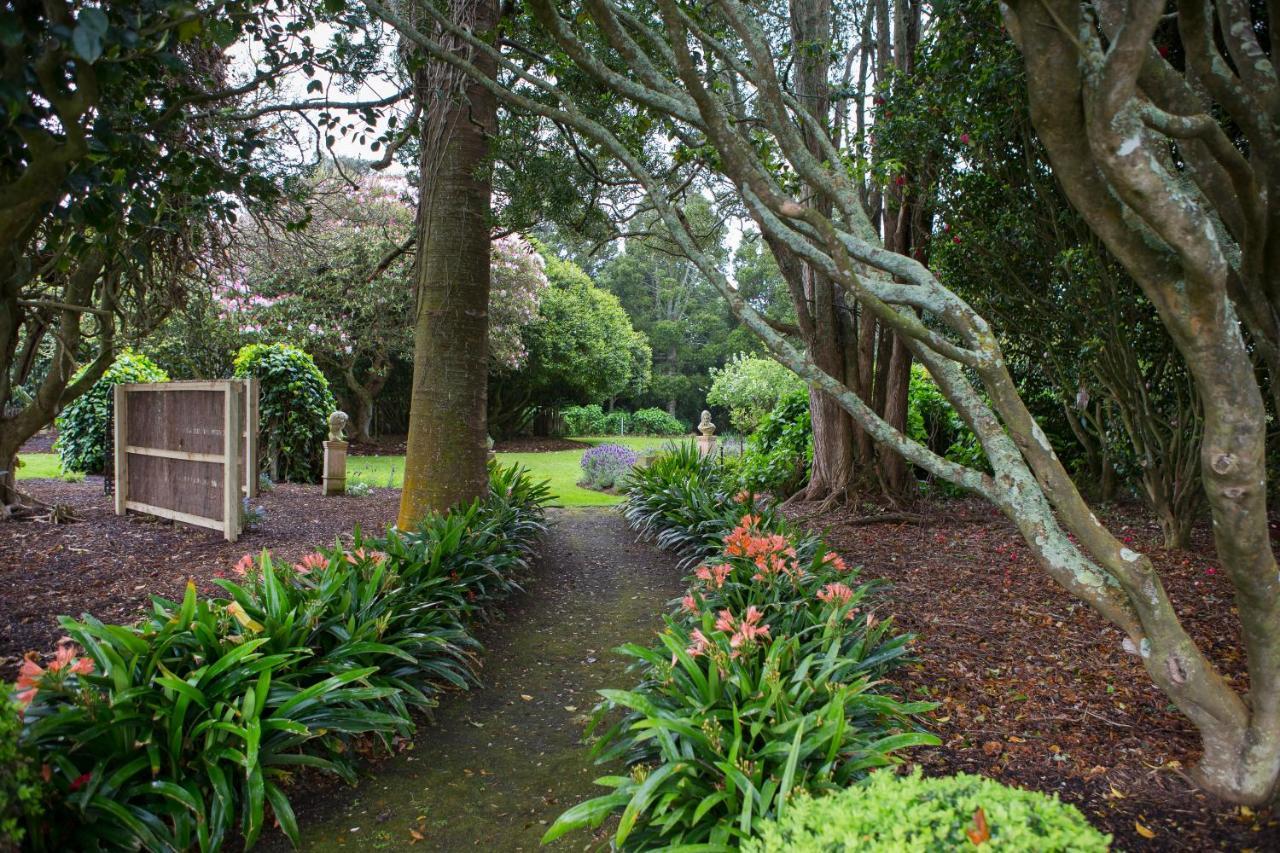 Tairoa Lodge Hawera Exteriör bild