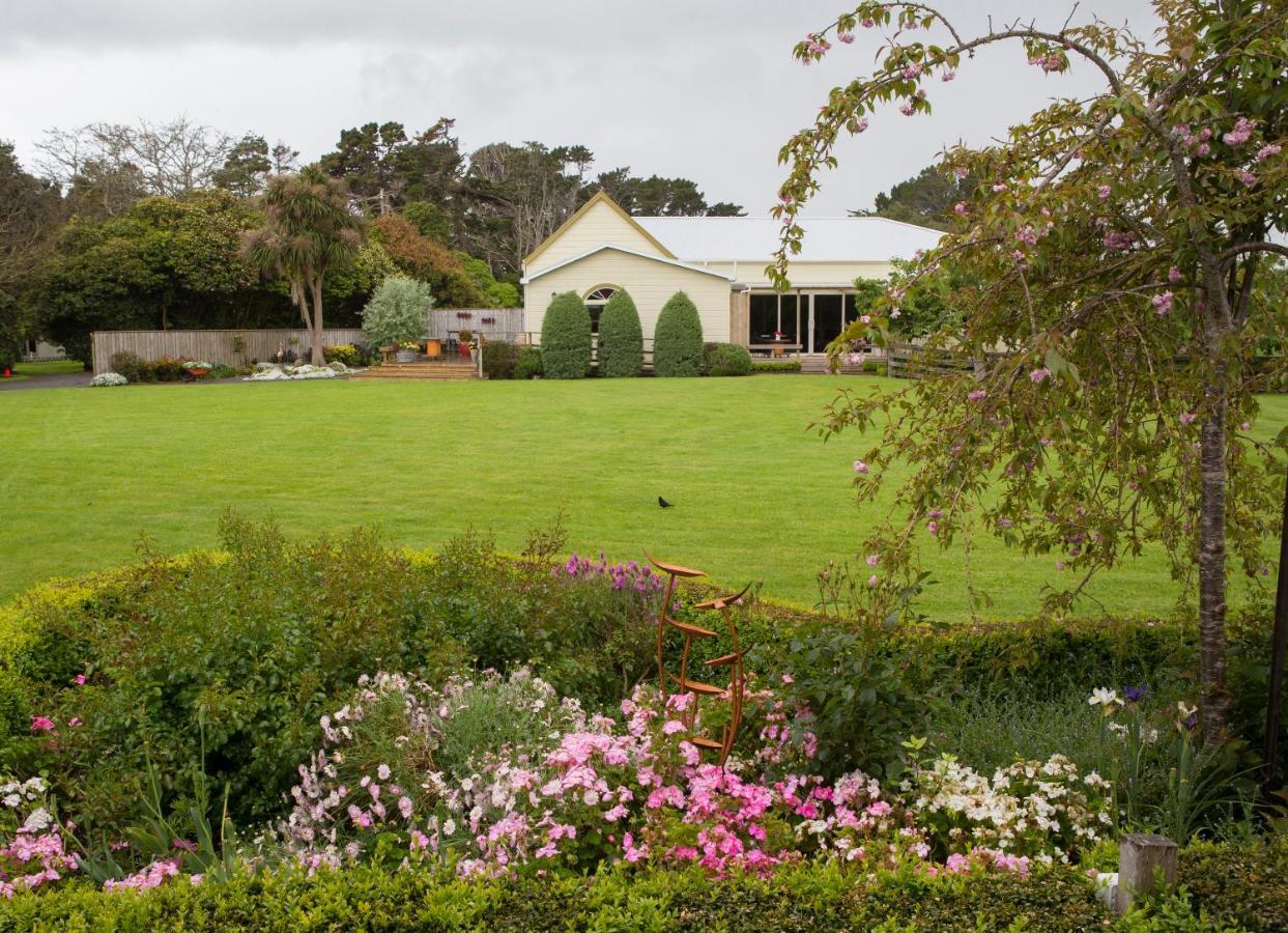 Tairoa Lodge Hawera Exteriör bild